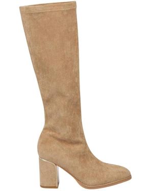 Alma En Pena. Heeled Boots - Brown