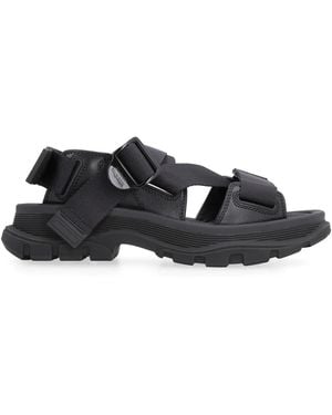McQueen Schoenen ,Zwart ,Tread Flat Sandalen