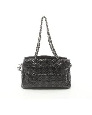 CHANEL Shoulder Bags - Black