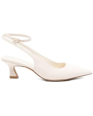 Stuart Weitzman Schoenen ,Wit ,Pumps Met Puntneus En Gespsluiting Bij De Enkel Met Halfhoge Hak