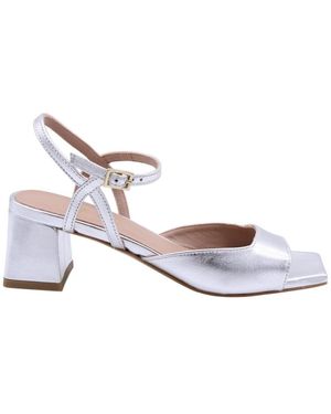 Scapa Schoenen ,Grijs ,Stijlvolle Sandaal Met Pijlstaartrog Detail - Wit