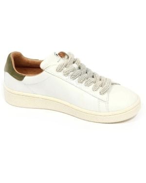 MOA Trainers - White