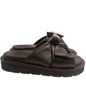 Tosca Blu Sliders - Marrón