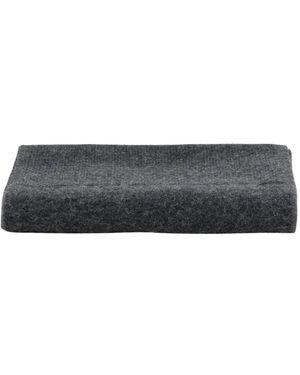 Closed Winter Scarves - Gris