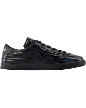Veja Panenka Trainers - Black