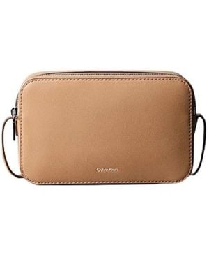 Calvin Klein Tassen ,Foil Logo Crossbody Camera Bag - Bruin