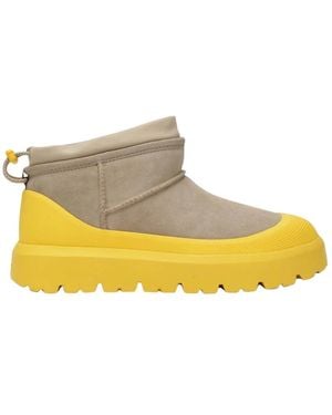 UGG Classic Ultra Mini Weather Hybrid - Geel