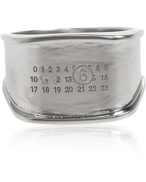 MM6 by Maison Margiela Signet Ring Met Gegraveerd Logo - Grijs