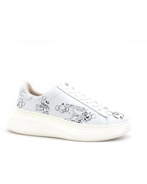 MOA Trainers - White