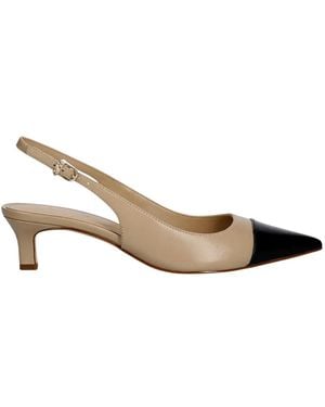 Michael Kors Schoenen ,Leer Amara Slingpumps Met Neusdetail - Naturel