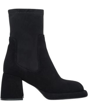 ESTRO Heeled Boots - Black