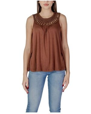 B.Young Sleeveless Tops - Marrón
