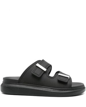 McQueen Schwarze Oversize-Sohlen Sandalen