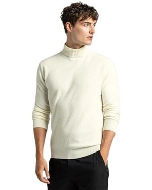 Oscar Jacobson Turtlenecks - White
