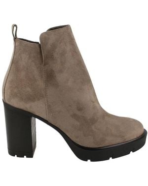 Janet & Janet Heeled Boots - Brown