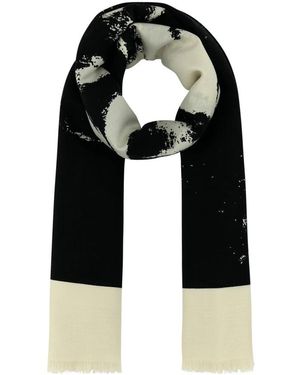 McQueen Silky Scarves - Negro