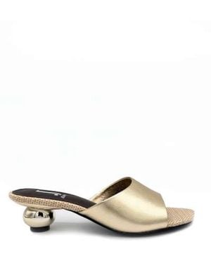 Jeannot Heeled Mules - Marrón