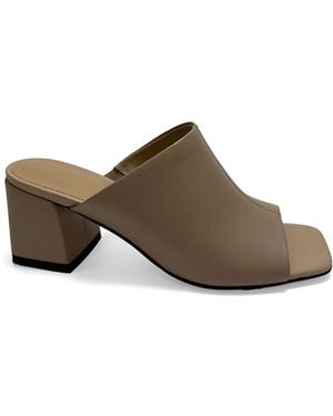 Linda Baumann Heeled Mules - Marrón