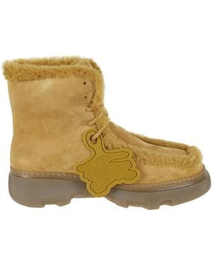 Burberry Winter Boots - Natural