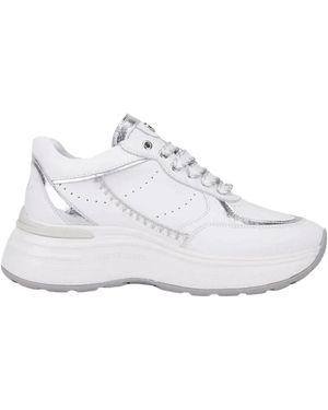 Janet & Janet Chunky Weiße Ledersneakers Mit Metallischen Details