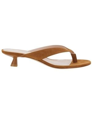 Stuart Weitzman Rio Sleek Sandal 35 - Bruin