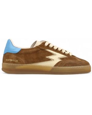 MOA Sneaker Club - Braun