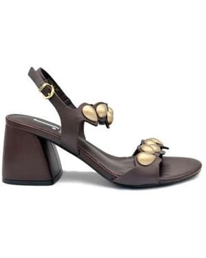 Jeannot High Heel Sandals - Marrón