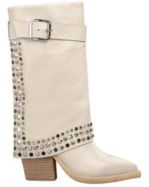 Alma En Pena. Studded heeled boot - Neutro