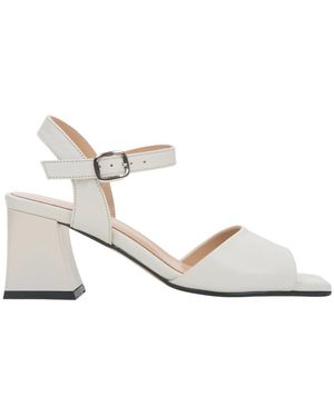 ESTRO Sandalen Melkwit Leer Met Stabiele Blokhak En Verstelbare Gesp Er00117666