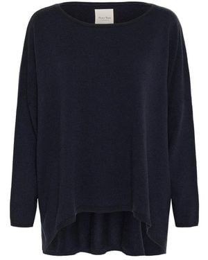 Part Two Tilapw Pu Strik 30307306 - Blau