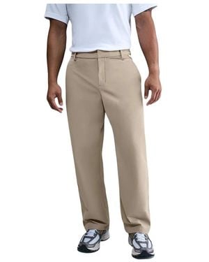 Nike 24.7 Perfectstretch Loose-Fit Chino Broek - Naturel