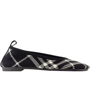 Burberry Nylon Flats - Zwart