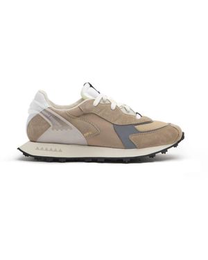 RUN OF Camel wildleder-sneakers mit grauem einsatz