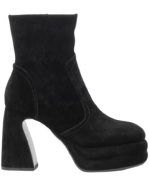 Jeannot Heeled Boots - Black