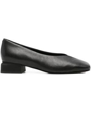 Linda Baumann Court Shoes - Black