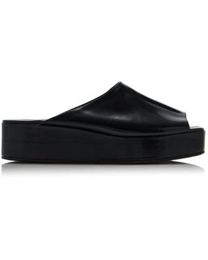 【THE ROW】Emi グロスレザー プラットフォームスライド The Row Emi Glossed-Leather Platform Slides in Black | Lyst