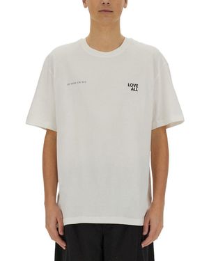 ih nom uh nit Jesus Love All Print T-Shirt - Gray