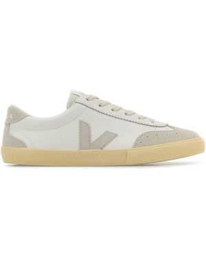 Veja Trainers - White