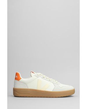 Veja V-82 Trainers - White