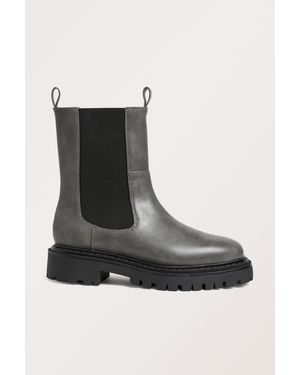 Monki Pull-On Chelsea Boots - Black