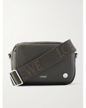 Loewe Pebble Umhängetasche aus vollnarbigem Leder - Grau