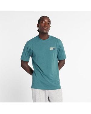 New Balance Herren Athletics Premium Logo T-Shirt - Blau