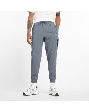 New Balance Herren Classics Woven Cargo Jogger - Blau