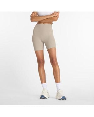 New Balance Donna Ribbed High Rise Short 6" - Neutro