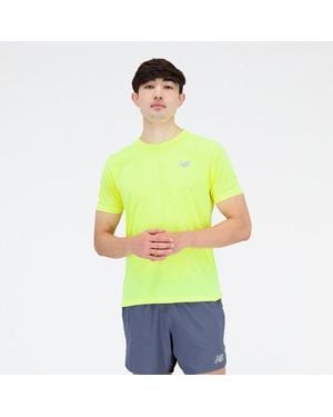 New Balance Impact Run Short Sleeve In Yellow Poly Knit - Green