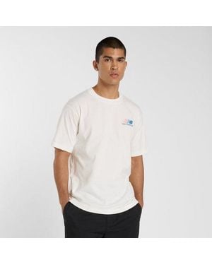 New Balance Herren Athletics Multi Color Logo T-Shirt - Weiß