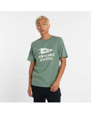 New Balance Uomo Varsity Pennant T-Shirt, Cotone, Taglia - Verde
