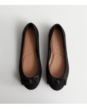 New Look Wide Fit Suedette Bow Front Ballerina Court Shoes - Black