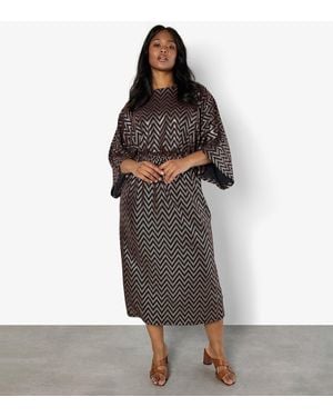 Apricot Curve Metallic Cape Sleeve Dress New Look - Black