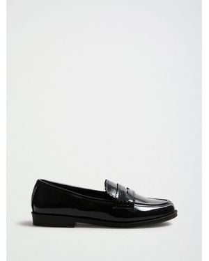 Love & Roses Wide Fit Patent Faux Shiny Leather Scallop Slip-On Flat Loafers - White